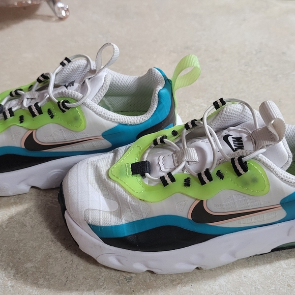 Toddler boys Nike Shoes - Picture 2 of 7